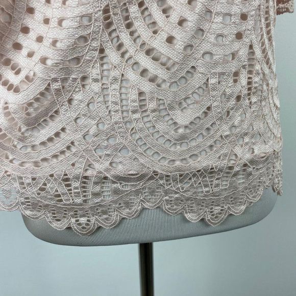 Everly Pink Lace Cold Shoulder Tank Size Medium - Picture 4 of 7